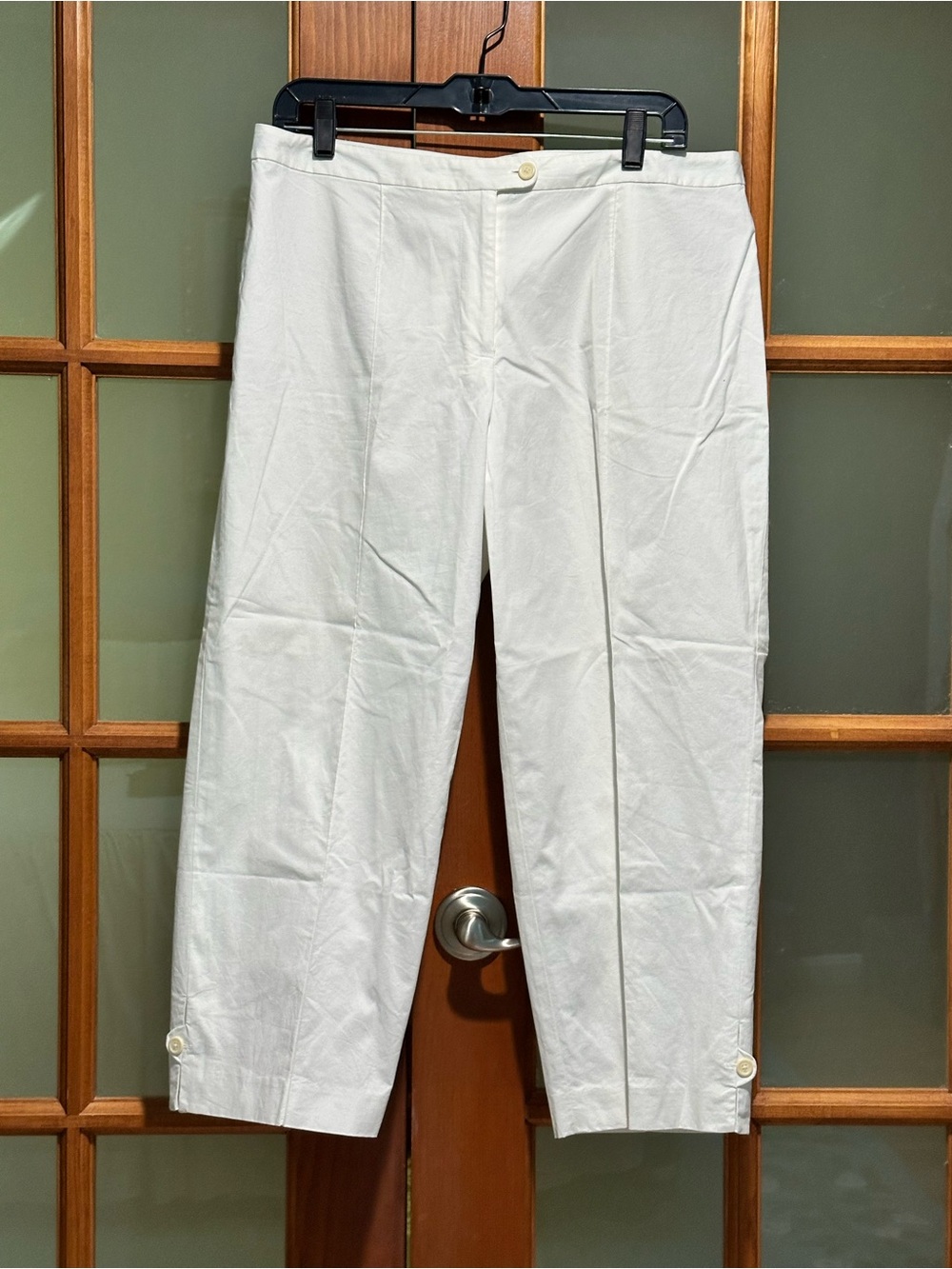 Casual Corner White Cotton-Blend Capris. (Sz. 14)